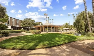 Photo #2: 260014156 Listing