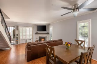 Photo #4: 260014193 Listing