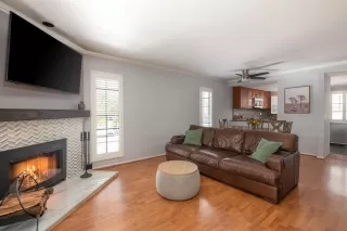 Photo #6: 260014193 Listing