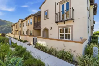 Photo #5: 260014202 Listing
