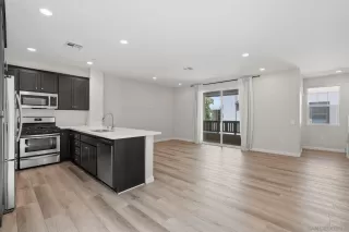Photo #2: 260014216 Listing