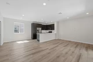 Photo #6: 260014216 Listing