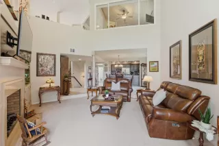 Photo #2: 260014217 Listing