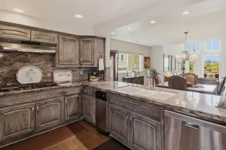 Photo #6: 260014217 Listing