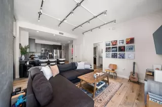 Photo #5: 260014219 Listing