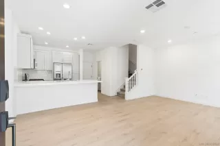 Photo #3: 260014223 Listing