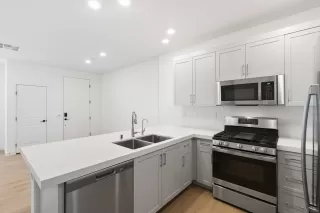 Photo #5: 260014223 Listing
