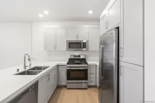 Photo #6: 260014223 Listing