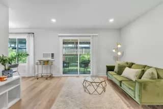 Photo #3: 260014229 Listing