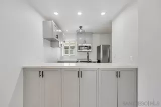 Photo #4: 260014231 Listing