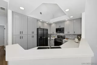 Photo #2: 260014272 Listing