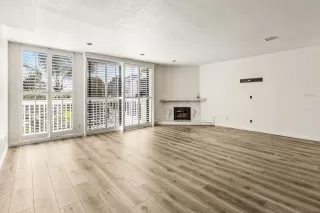 Photo #3: 260014376 Listing