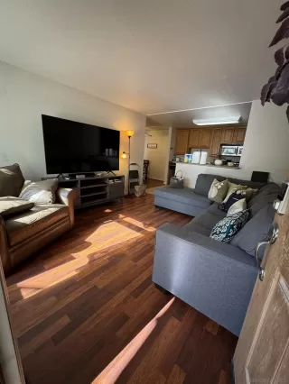 Photo #2: 260014383 Listing