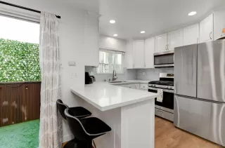 Photo #5: 260014413 Listing