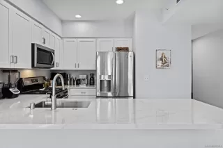 Photo #4: 260014443 Listing