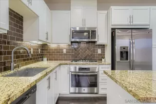 Photo #5: 2600145 Listing