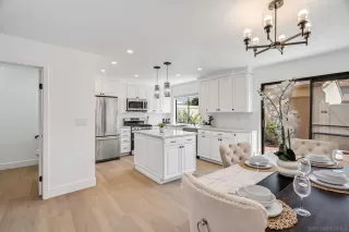 Browse active condo listings in LAKE GLEN