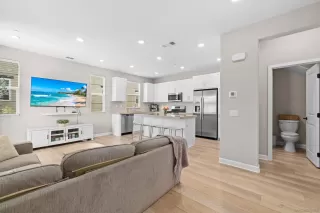 Photo #6: 260014534 Listing