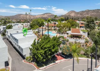 Photo #2: 260014563 Listing