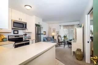 Photo #2: 260014628 Listing