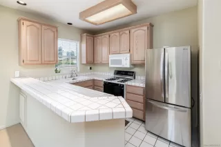 Photo #3: 260014692 Listing