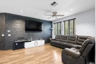 Photo #3: 260014703 Listing
