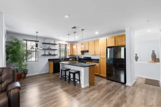 Photo #6: 260014703 Listing