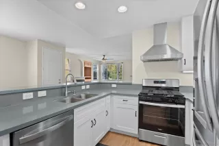 Photo #4: 260014736 Listing 