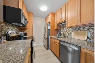 Photo #5: 260014740 Listing