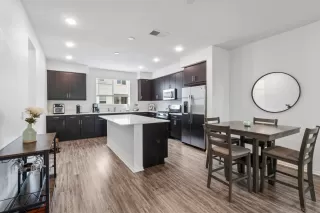 Photo #5: 260014830 Listing 