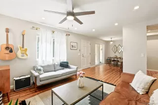 Photo #4: 260014856 Listing