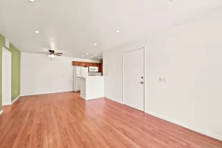 Photo #6: 260014857 Listing