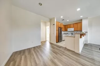 Photo #4: 2600149 Listing 