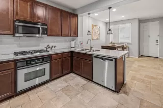 Photo #2: 260014935 Listing