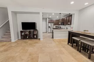 Photo #4: 260014935 Listing