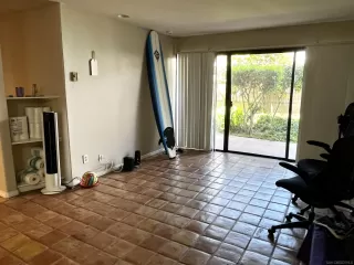 Photo #3: 260014956 Listing