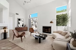 Photo #3: 260014965 Listing