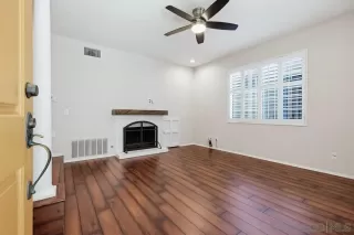 Photo #4: 260015057 Listing
