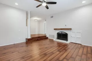 Photo #5: 260015057 Listing