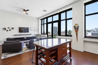 Photo #3: 260015090 Listing