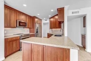 Photo #5: 260015147 Listing