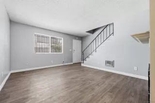 Photo #4: 260015376 Listing