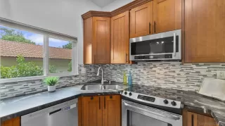 Photo #5: 260015540 Listing 