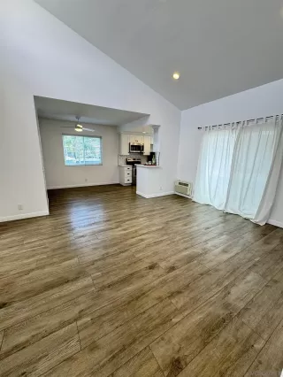 Photo #2: 260015751 Listing 