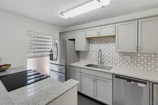 Photo #3: 260015927 Listing