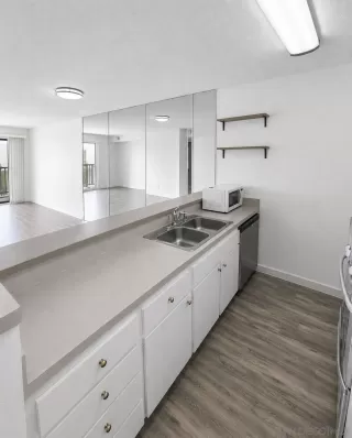 Photo #2: 260015928 Listing