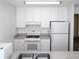 Photo #3: 260015928 Listing