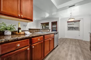 Photo #6: 260015930 Listing 