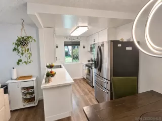 Photo #5: 260015980 Listing