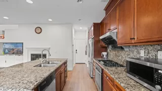 Photo #4: 260016064 Listing